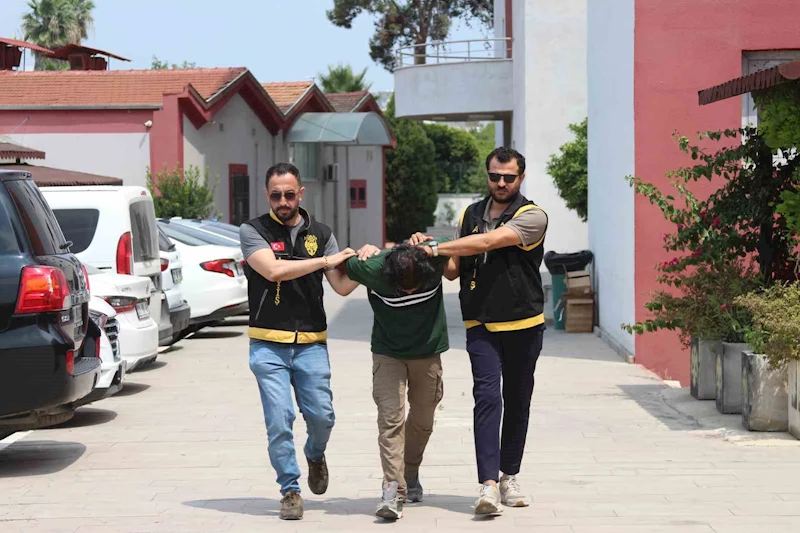 Adli kontrolle serbest kalmıştı, yeni görüntüleri çıktı: Yaşlı adamı da sopayla dövmüş

