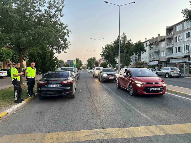 Trafik ekiplerinden ters yön ve hatalı park denetimi!
