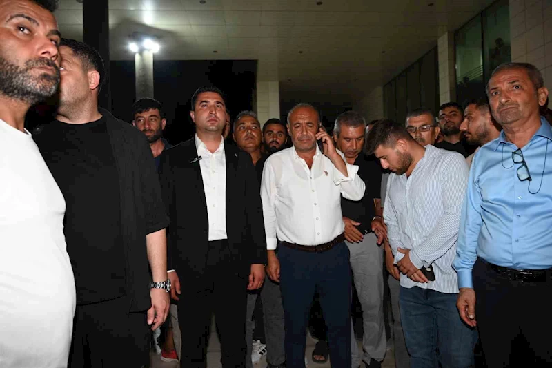 Osmaniye’de belediye binasına taşlı saldırı

