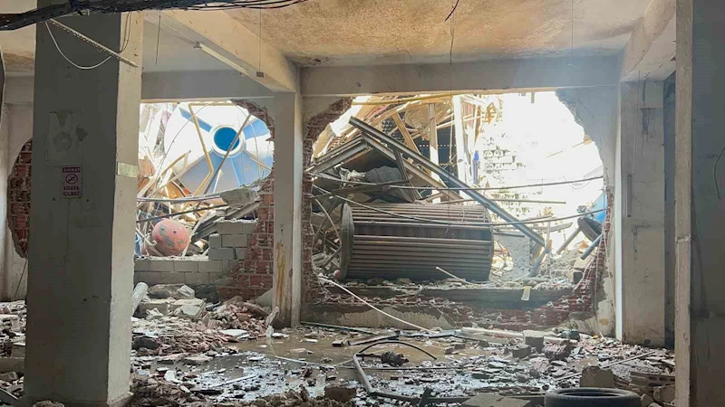 Güngören’de iş yerinin buhar kazanı patladı
