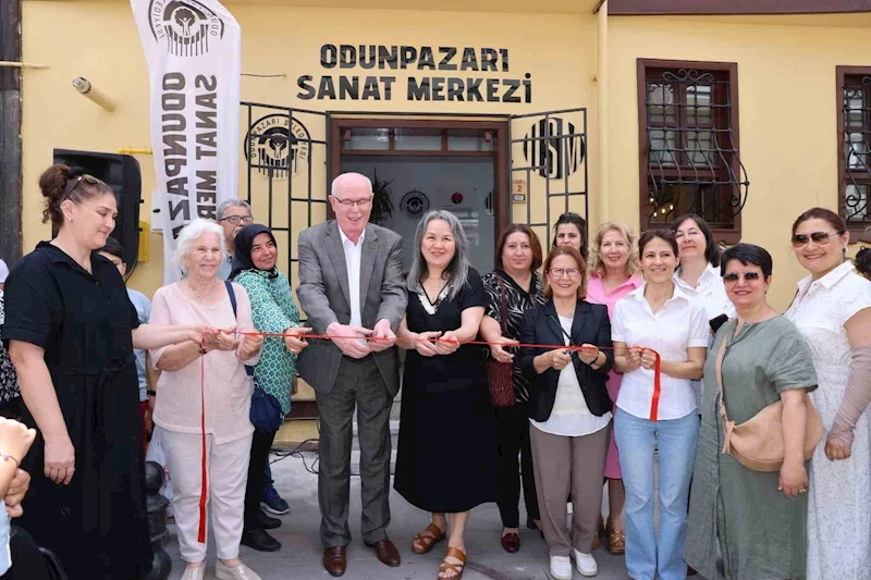 Odunpazarı Belediyesi Halk Merkezleri ‘Yıl Sonu Çini Sergisi’ açıldı
