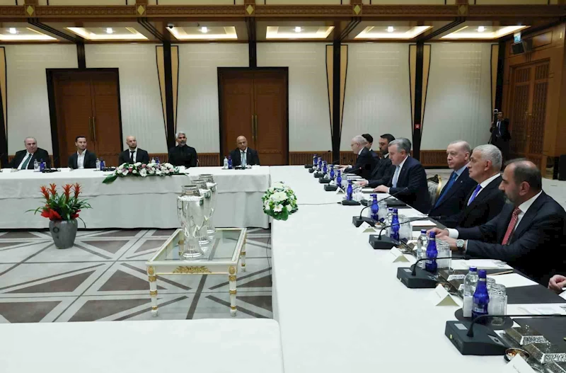 Cumhurbaşkanı Erdoğan, Süper Lig’e yükselen 3 futbol kulübünün başkanlarını kabul etti
