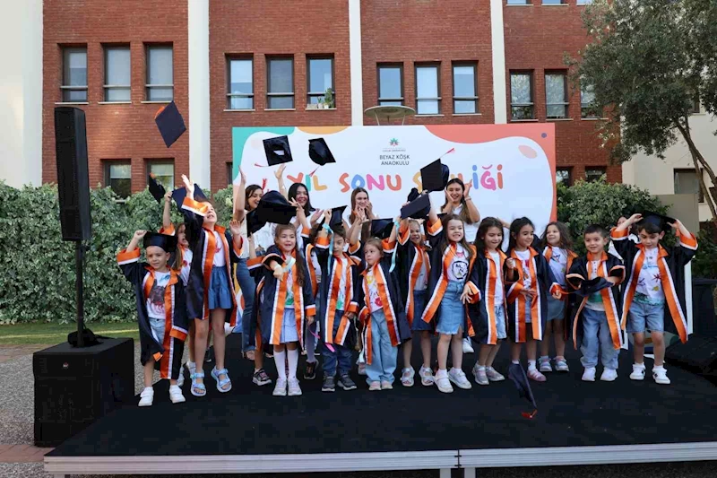 Minik Ekonomililer’in mezuniyet heyecanı
