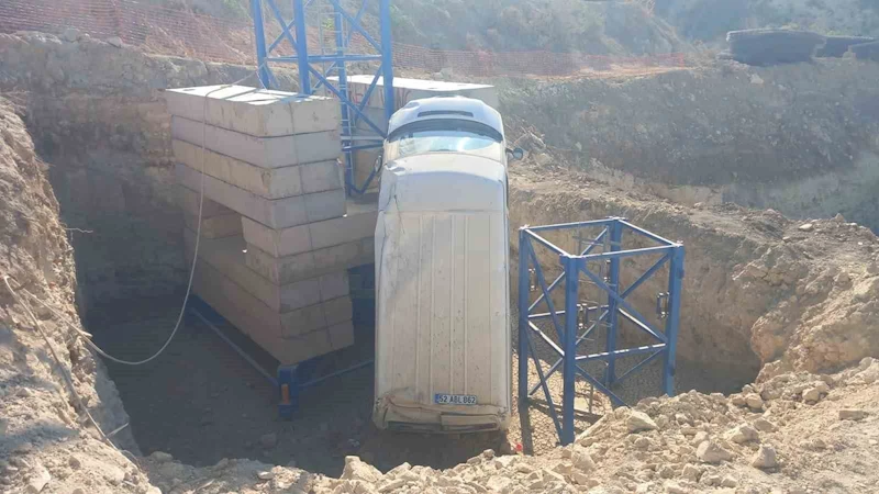 Minibüsün devrildiği kazada 4 kişi yaralandı
