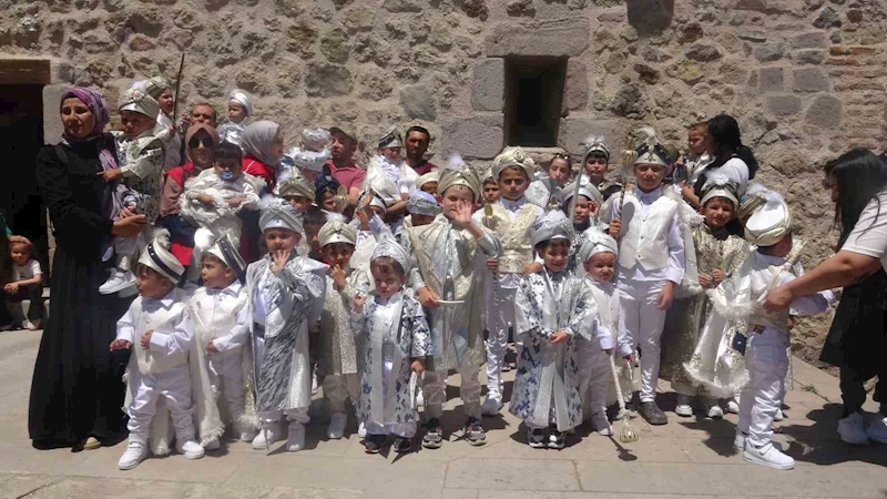 Çankırı’da 529 yıllık gelenek yaşatıldı, 41 çocuk toplu sünnet ettirildi
