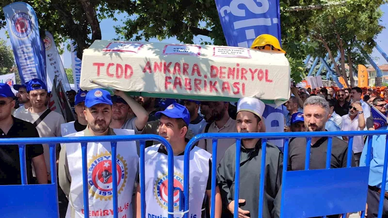 TÜRK-İŞ, bağlı olduğu sendikalarla birlikte Maliye Bakanlığına yürüdü
