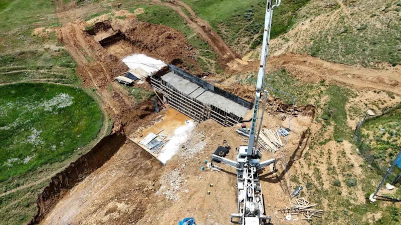 Yukarı Dikmetaş köyünde taşkın kontrol inşaatı sürüyor
