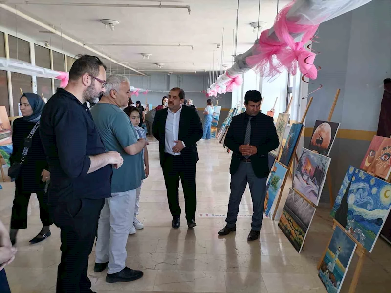Hınıs’ta bir yıllık emeklerini sergilediler
