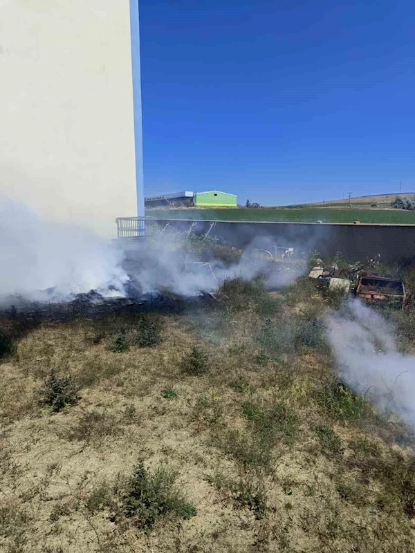 Yozgat’ta fabrika arazisindeki yangın söndürüldü
