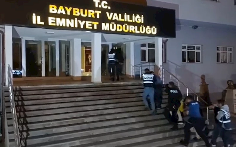 Bayburt’ta 5 düzensiz göçmen yakalandı
