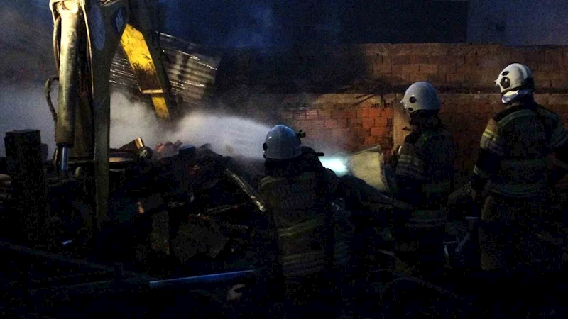 Kütahya’da tahta palet üretimi yapan atölyede yangın
