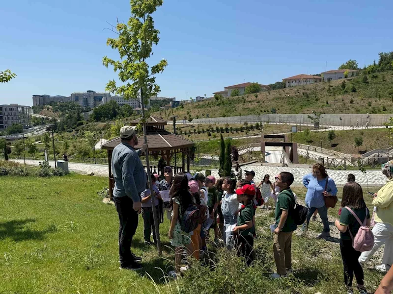 Öğrenciler botanik bahçesinde doğayı keşfetti
