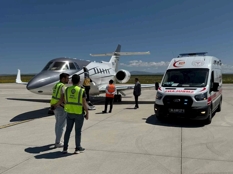 Muş ve Ağrı’dan iki yenidoğan için hava ambulans seferberliği
