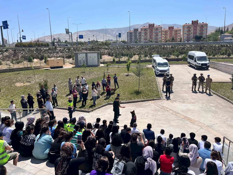 Jandarma 186. yılında çocuklarla buluştu
