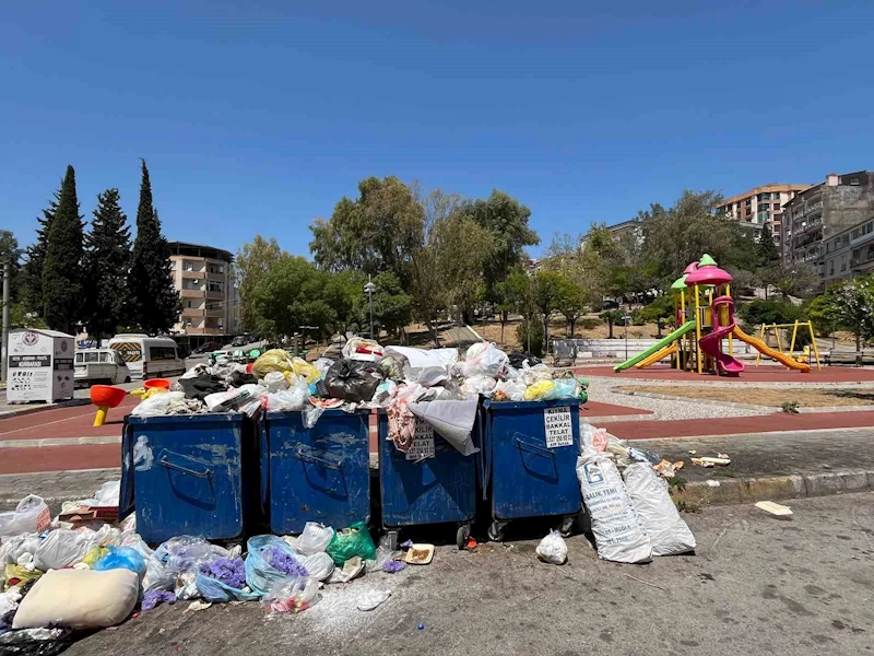 Buca’da maaş krizi sürüyor: İşçiler parasız, sokaklar çöp dolu
