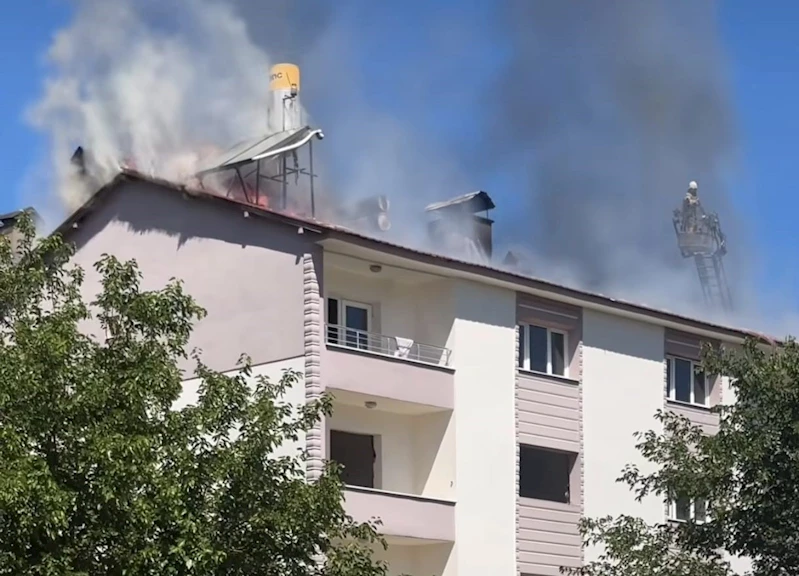 Tunceli’de bina çatısında çıkan yangın söndürüldü
