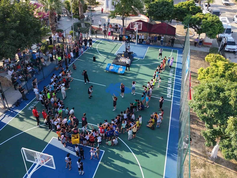 Başkan Zencirci gençlere sözünü tuttu, basket sahasını açtı
