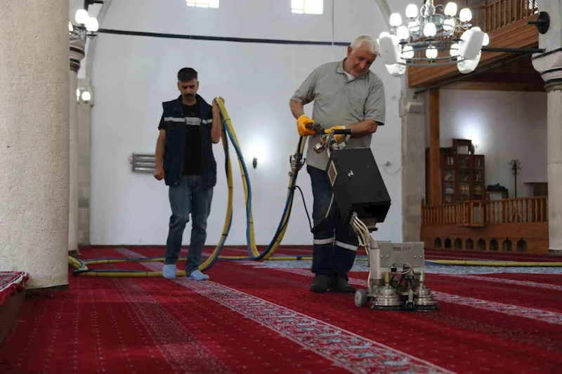 Elazığ Belediyesinden yoğun bayram mesaisi

