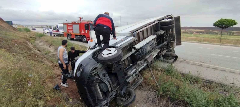 Çorum’da devrilen kamyonetin sürücüsü yaralandı

