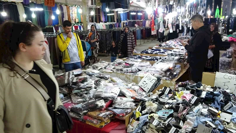 Kütahya’da Bayram Pazarı ilgi görüyor
