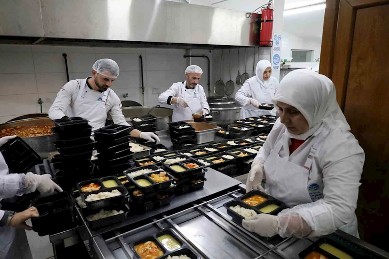 Bayramın bereketini ihtiyaç sahiplerinin sofrasına ulaştıracaklar
