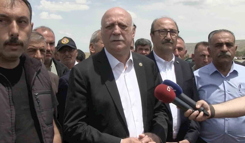 TZOB Genel Başkanı Bayraktar, Çankırı’da kuraklıktan etkilenen tarlaları inceledi
