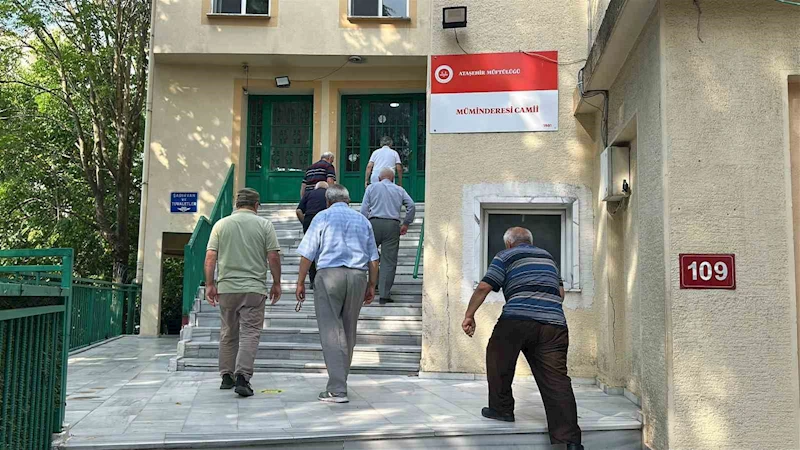Ataşehir’de imam caminin kapısını kilitledi, cemaat mağdur oldu
