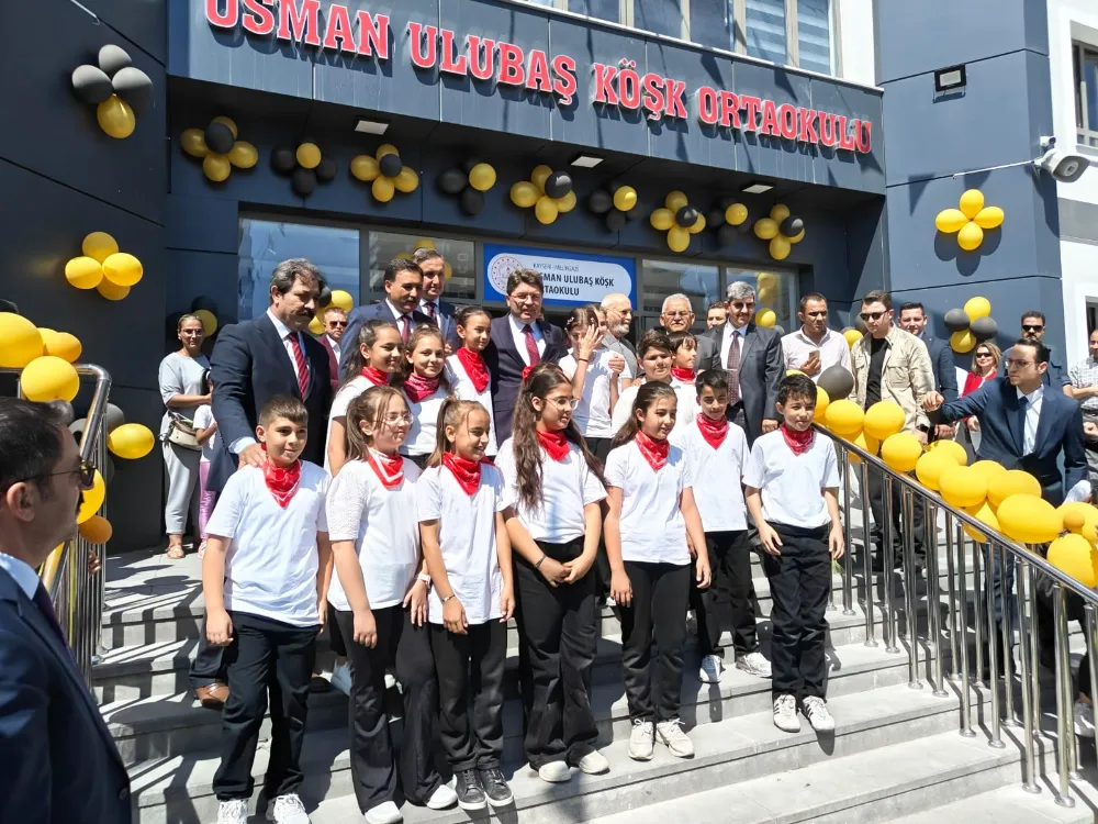 Bakan Tunç, çocukların karne heyecanına ortak oldu