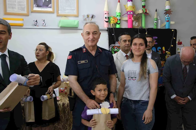 Uşak’ta 65 bin öğrenci karnesini aldı
