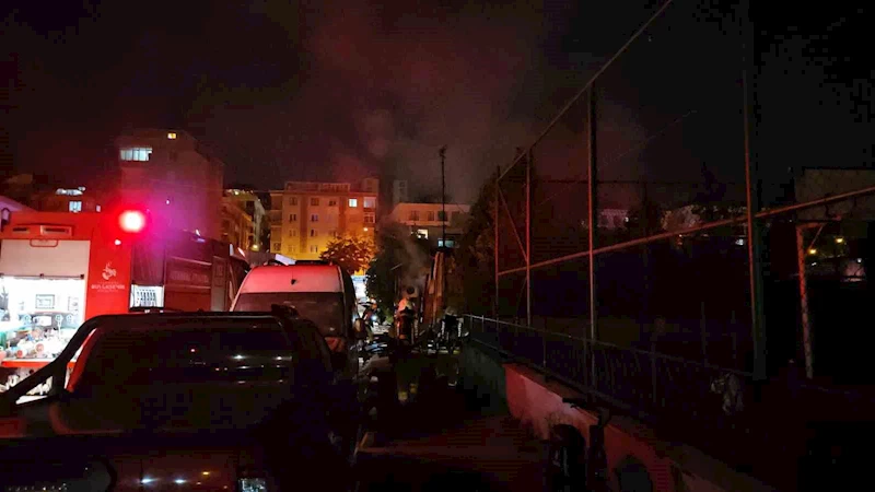 Bahçelievler’de oto tamirhanede korkutan yangın: Çok sayıda araç kullanılamaz hale geldi
