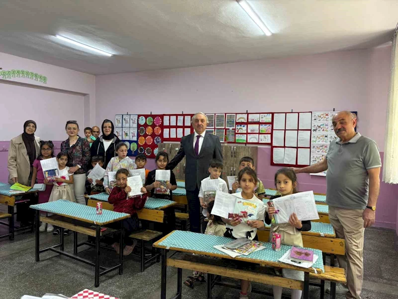ER- VAK öğrencilerin karne sevincine ortak oldu
