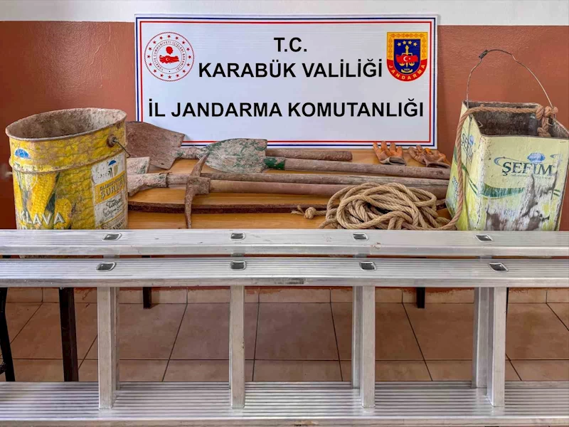 İzinsiz kazı yapan 2 kişi suçüstü yakalandı
