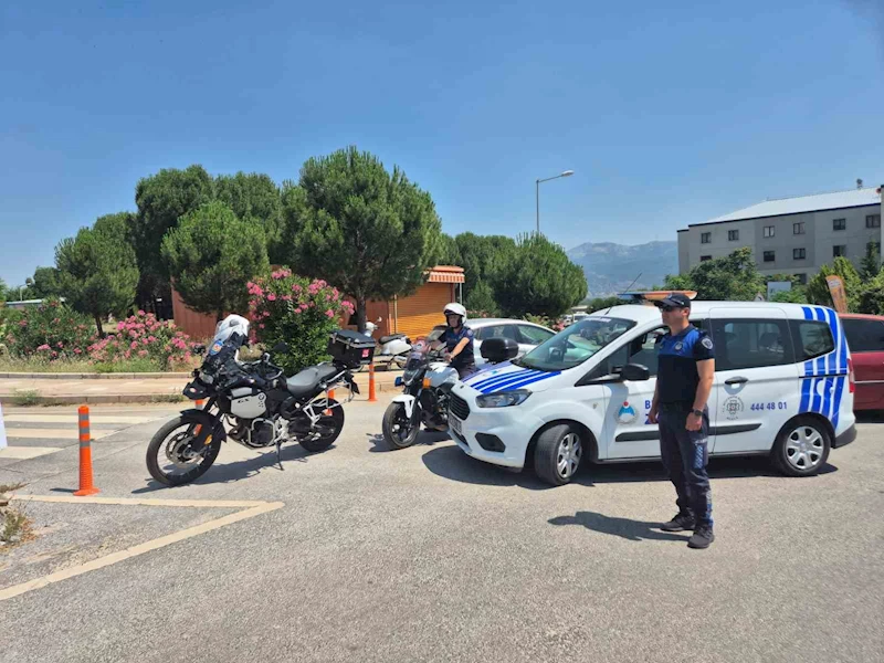 Muğla’da sınava dakikalar kala zabıta ekiplerinden adaylara destek
