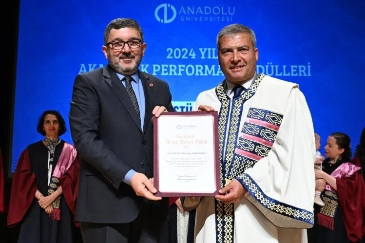 BŞEÜ Rektörü Prof. Dr. Kaplancıklı’ya akademik üstün başarı ödülü
