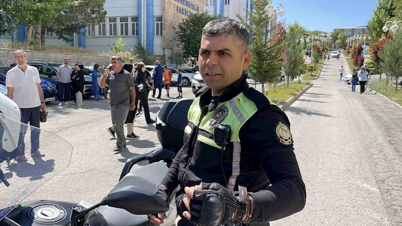 Sınava geç kalan adayların imdadına motorize polisler yetişti
