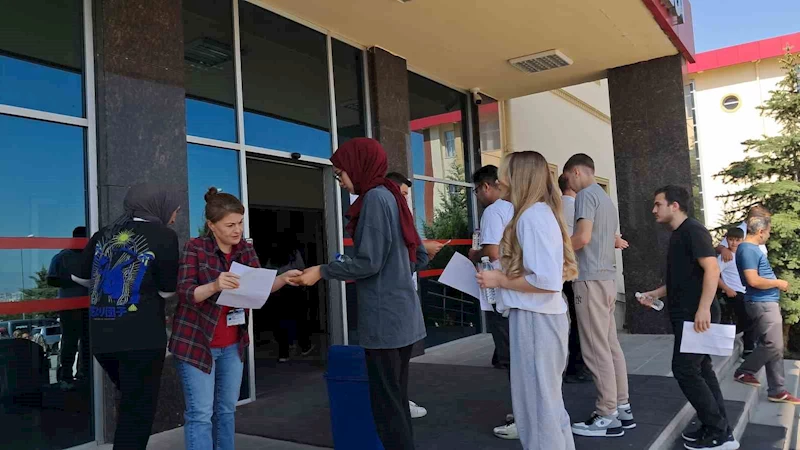 Karaman’da YKS’ye geç kalan adaylar sınava alınmadı
