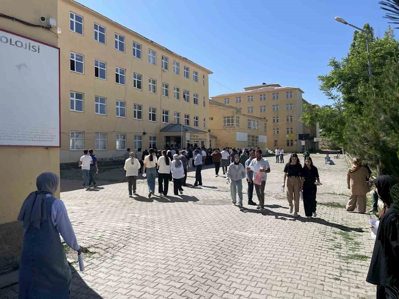 Malazgirt’te YKS heyecanı yaşandı
