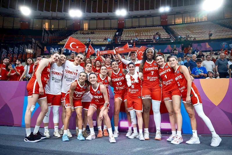 Bakan Bak, çeyrek finale çıkan A Milli Kadın Basketbol Takımı’nı tebrik etti
