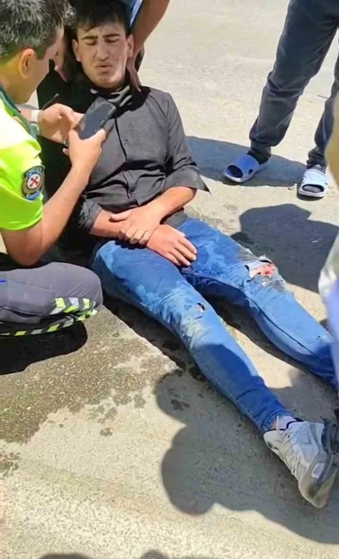 Muş’ta motosiklet ile hafif ticari araç çarpıştı: 1 yaralı
