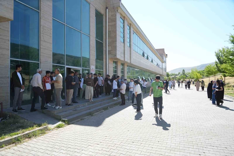 Muş’ta YKS’nin ikinci oturumu AYT başladı
