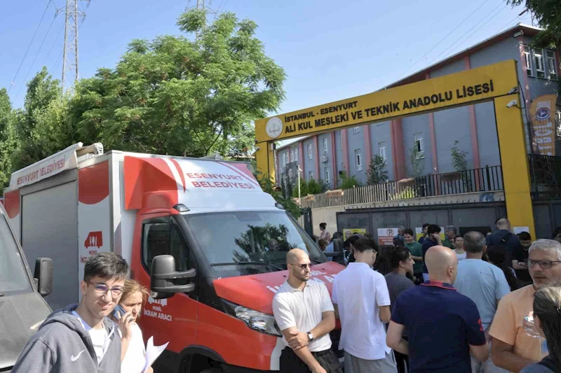 Esenyurt Belediyesi’nden YKS günü öğrencilere ve ailelerine destek
