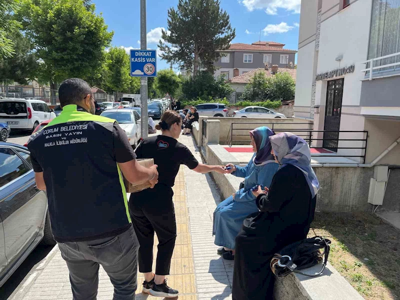 Çorum Belediyesi’nden YKS’ye giren adayların ailelerine dondurma ikramı
