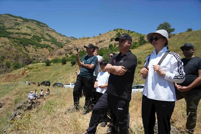 Muş Valisi Çakır ve doğa tutkunları, Muş’un doğal güzelliklerini keşfe çıktı
