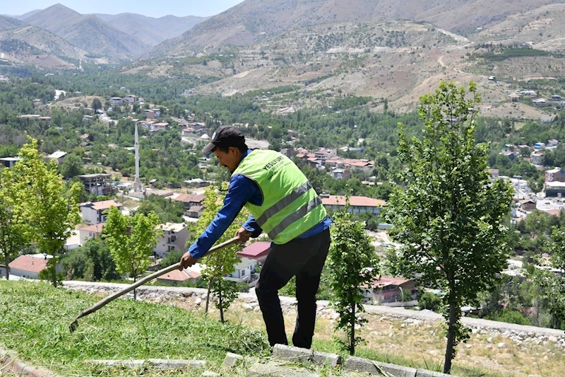 Yeşilyurt’ta parklar yaza hazırlanıyor
