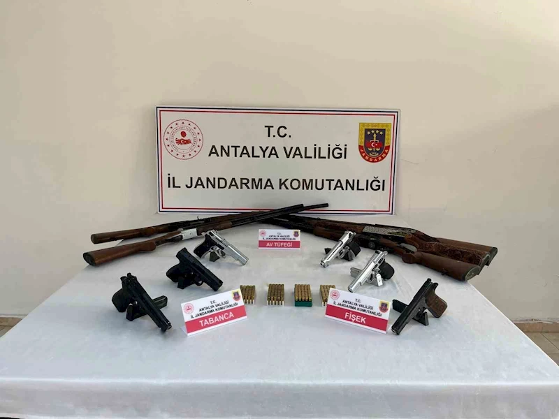 Antalya’da jandarmadan kaçak silah operasyonu
