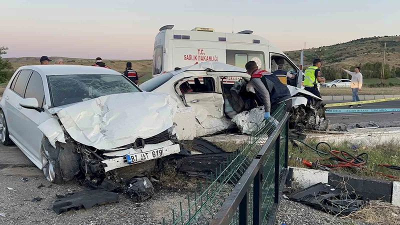 Feci kaza evli çifti hayattan kopardı

