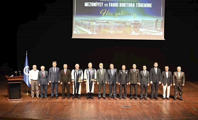 Uşak Üniversitesinde mezuniyet coşkusu
