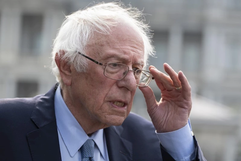 Senatör Sanders’tan Trump’a kürsüden seslendi: 