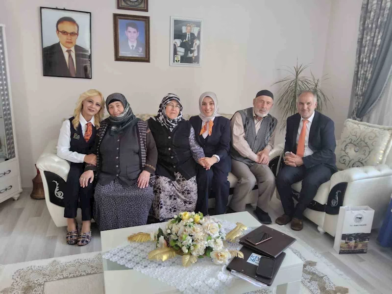 Kars’ta şehit yakınları evlerinde ziyaret edildi

