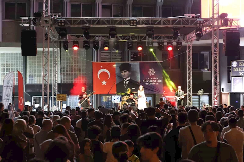 Nazilli’de yaz konseri ilgi gördü
